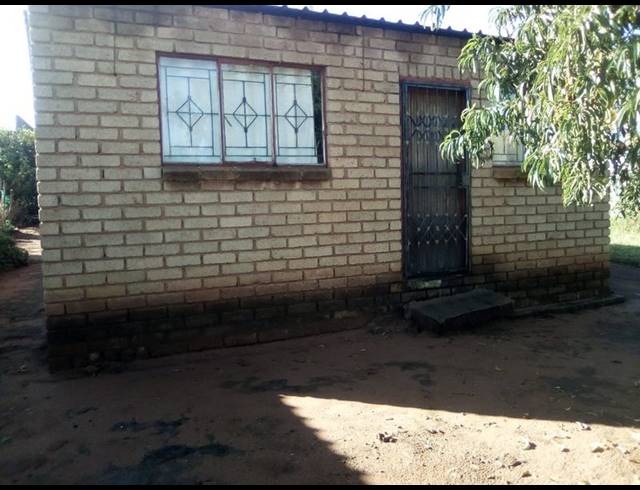 2 BEDROOM HOUSE FOR SALE IN REFILWE